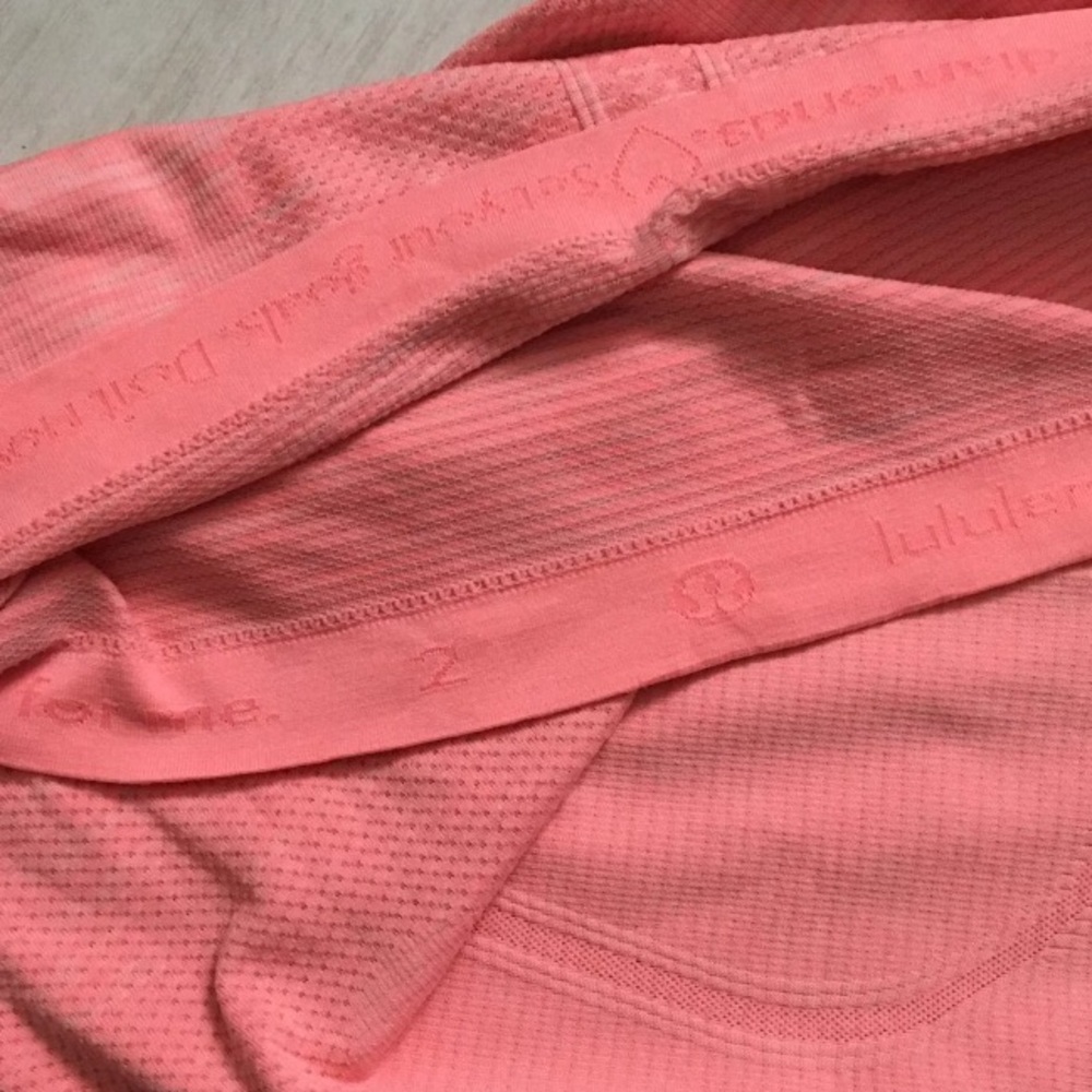 Short Sleeve Lululemon Swiftly Tech Shirt - Picture 7 of 7